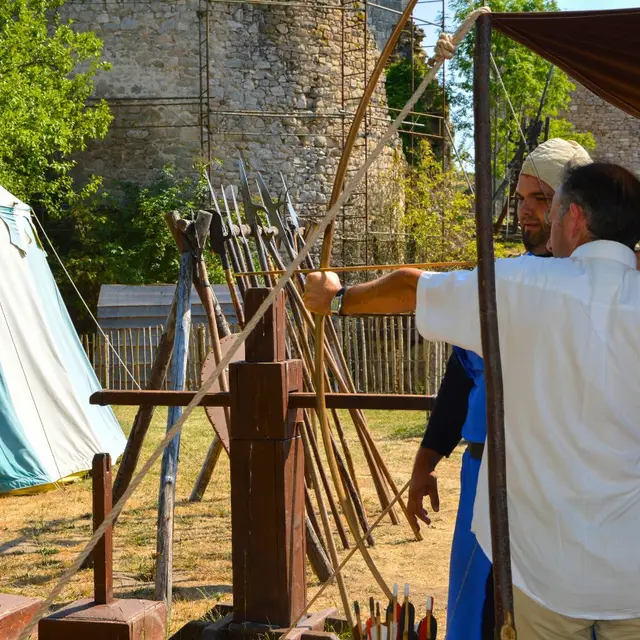 On visite et on joue médiéval - Château de Lastours en Limousin