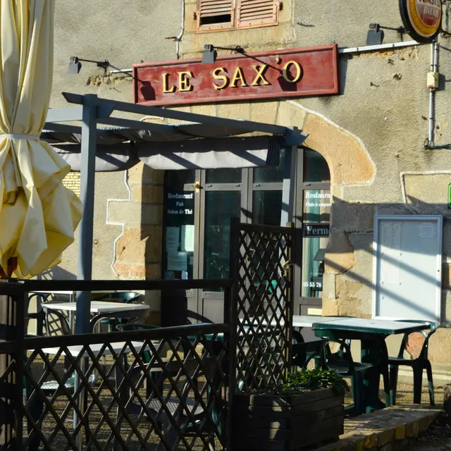devanture-avec-terasse-pub-le-saxo-chalus