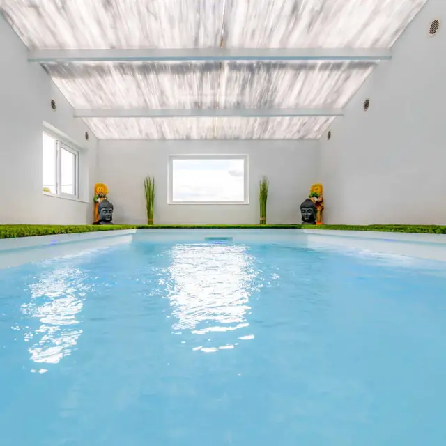 11G3204 - Le Chalet Romance_1