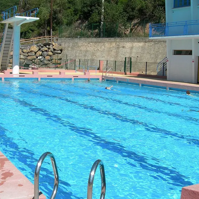 PISCINE D'EAU MINÉRALE