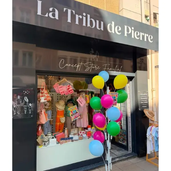 la tribu de pierre vitrine
