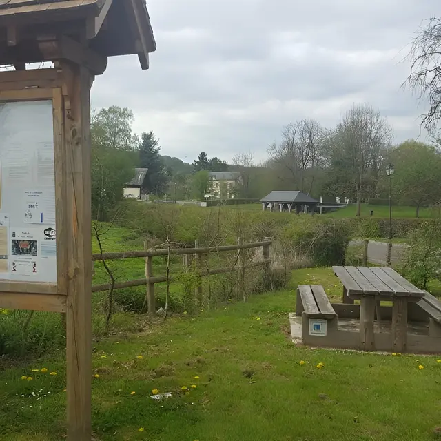 Aire-La-Folletière-Abenon-Amélia-Le-Magnen Table pique-nique