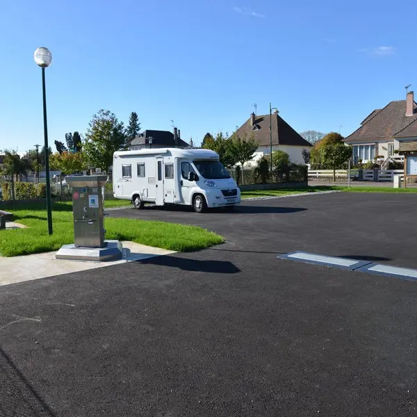 Aire camping-cars Saint-Cyr-du-Ronceray Sous le soleil