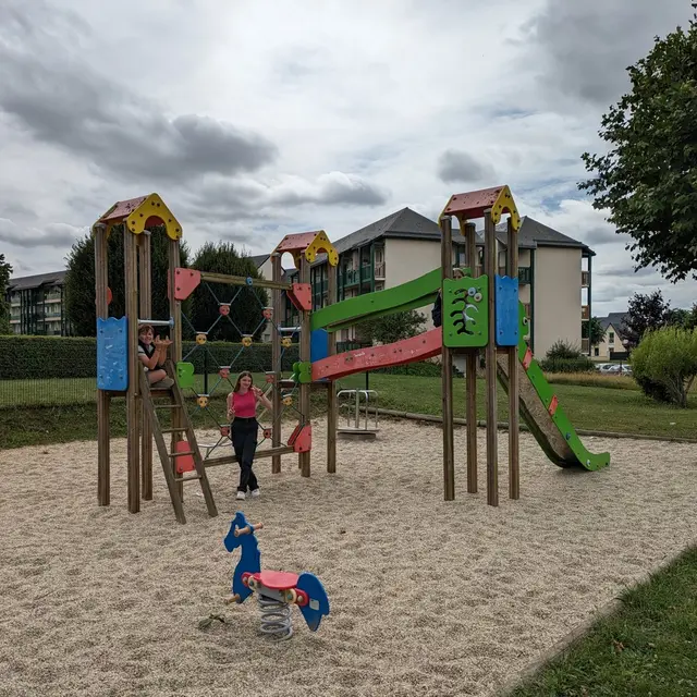 Aire de jeux pour enfants Mezidon-Canon