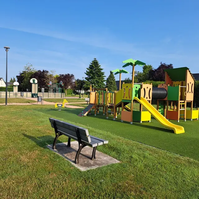 Aire de jeux pour enfants La Vespiere-Friardel