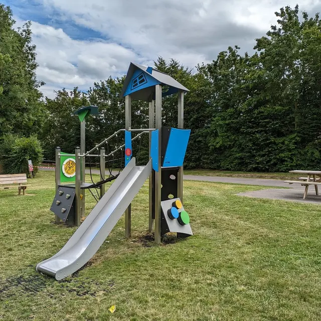 Aire de jeux pour enfants Saint-Julien-le-Faucon