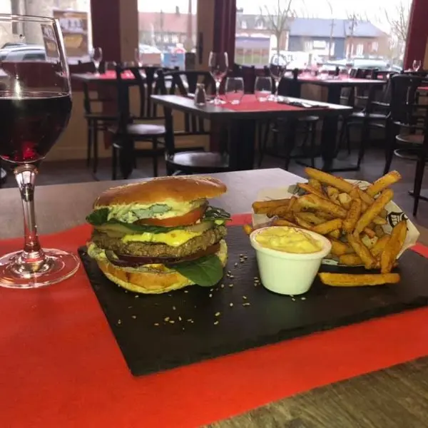 Bacchus-et-Marmitons-Moyaux-Burger-et-vin