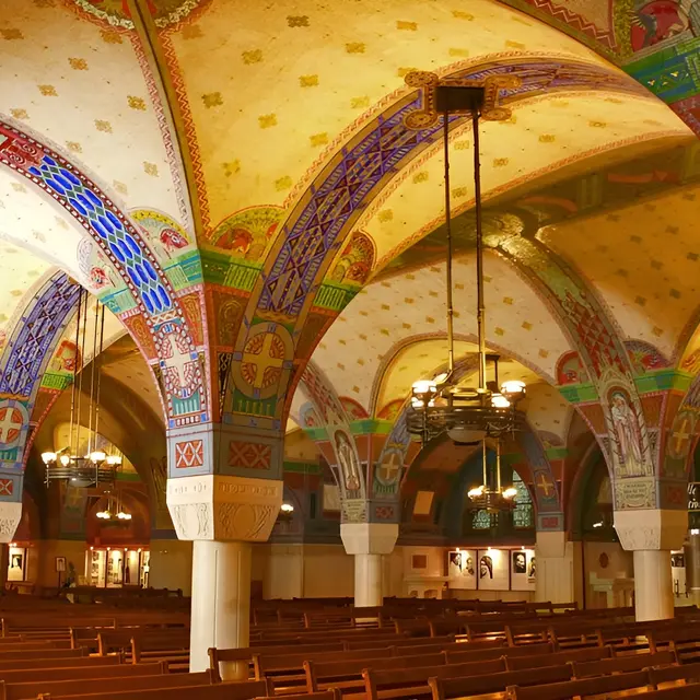Basilique Sainte Therese, la crypte - Lisieux