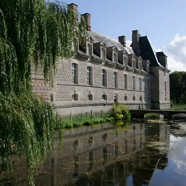 Douves. Château Le Kinnor