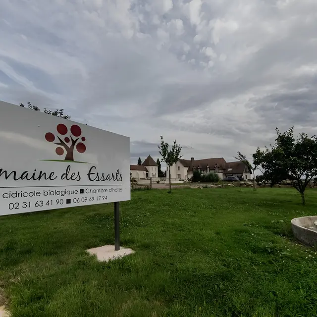 Domaine des Essarts Chez Dana Lerner Lessard-et-le-Chene Entrée