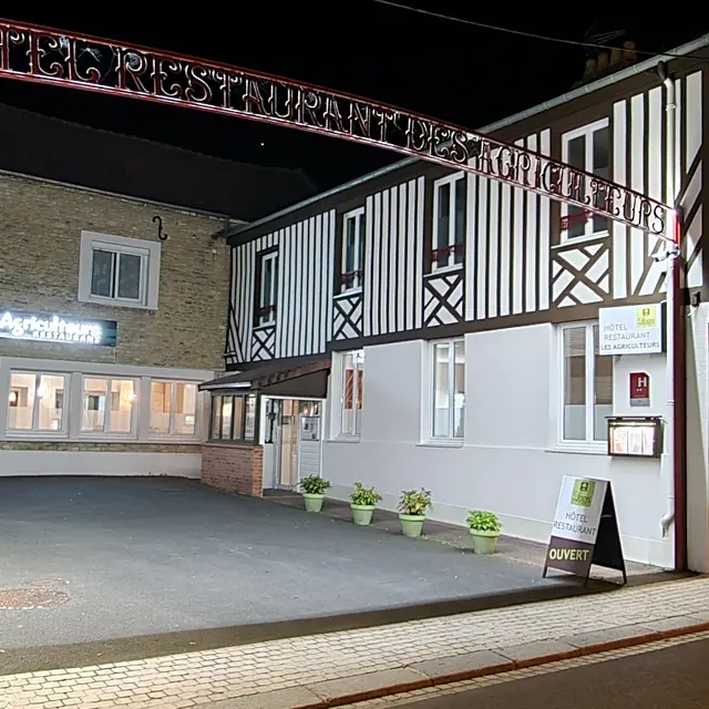 Logis Les Agriculteurs -Extérieur-