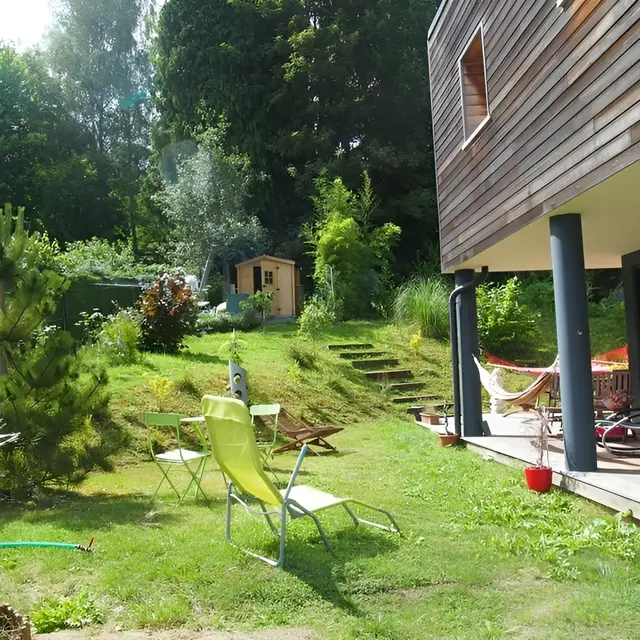 Françoise et Jean-François Motté Chambre d'hôtes à Lisieux Jardin avec hamac
