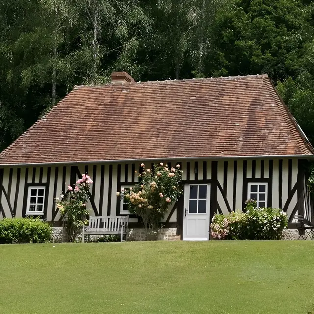Gîte du Manoir typiquement Pays d'Auge à la campagne avec jardin