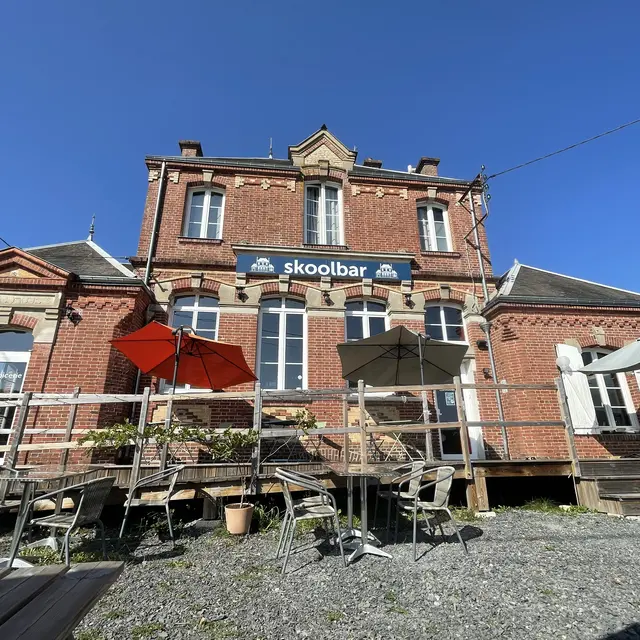 Façade Skool Bar