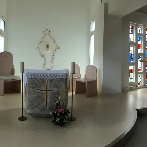 N-D-du-Sourire-interieur