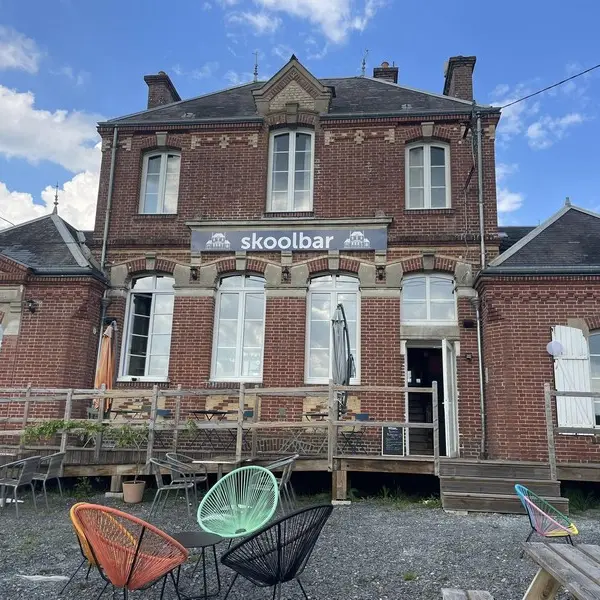 Skoolbar facade