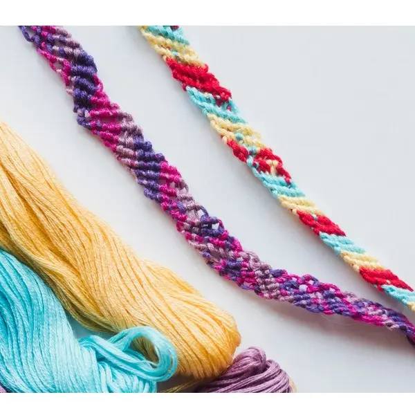 bracelets brésiliens (c) freepik
