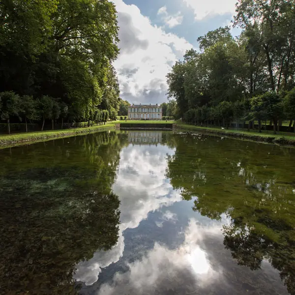 miroir-eau-chateau-mezidon-