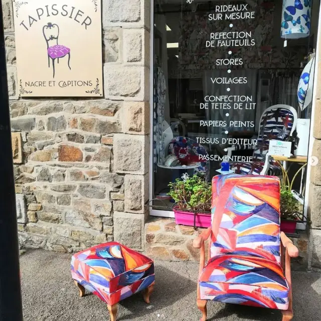 Tapissier Nacre et Capitons