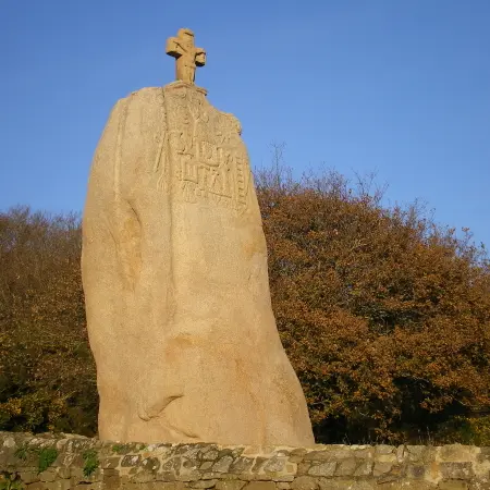 Menhir de Saint Uzec