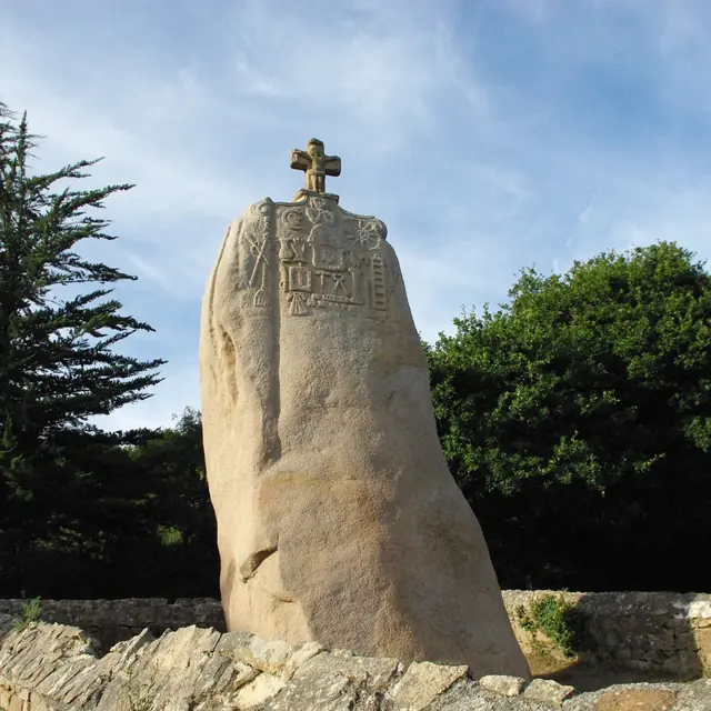 Le menhir christianisé