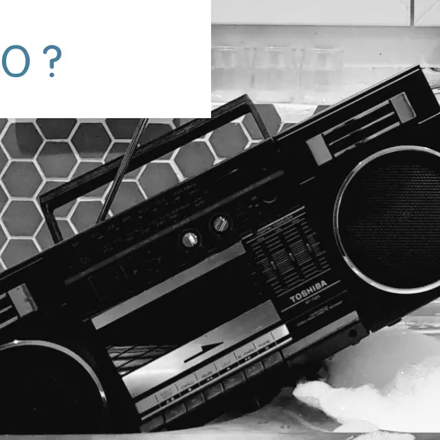 Dis, t'as pensé à éteindre la radio?