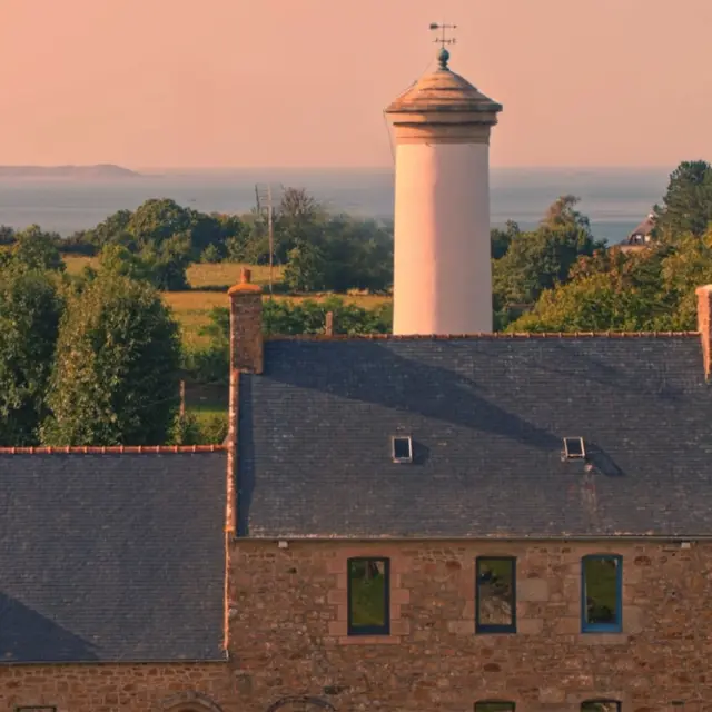 Sous Le Phare
