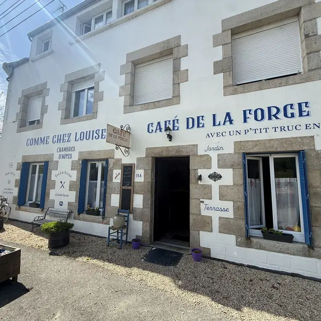 facade du Café de la Forge avec un petit truc en plus