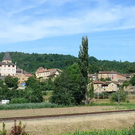 800px-Saint-Cernin-de-l-Herm_-_Le_village