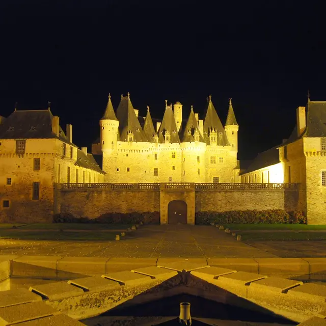 Jumilhac Château nocturne