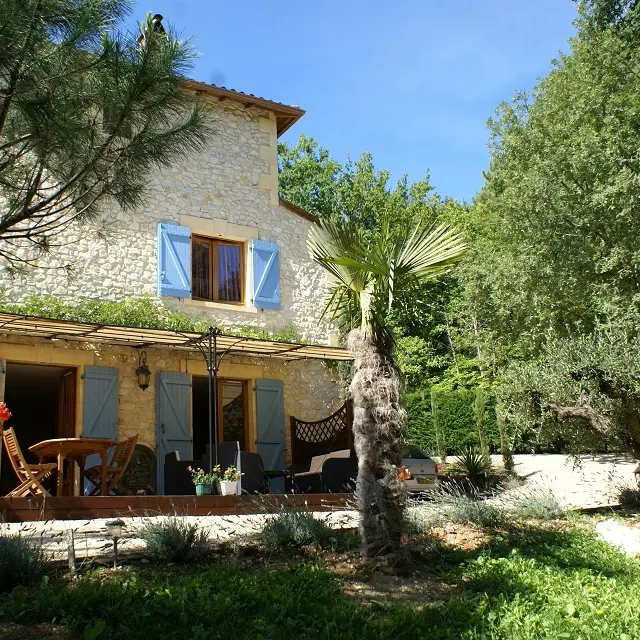 1 Gîte extérieur 3-les pics verts©la mas des geais
