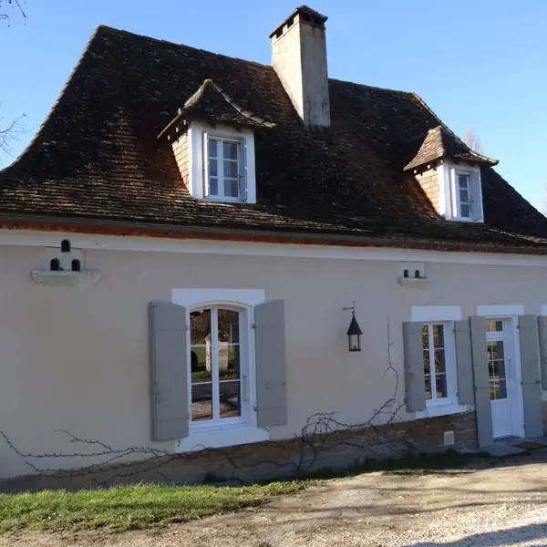 l'extérieur de la maison Périgourdine