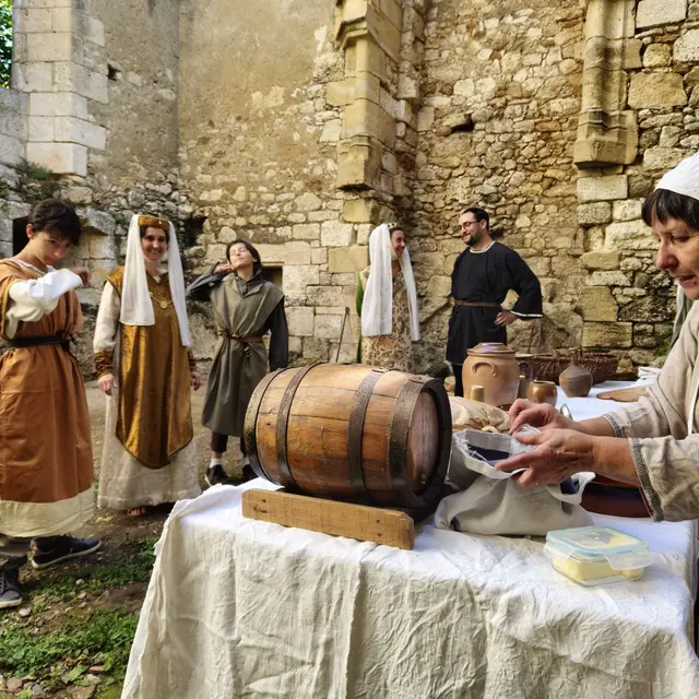 Scène du Moyen Age Châteaux de Bruzac