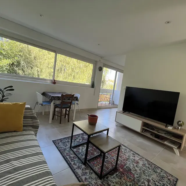 Appartement Balcon sur la Rivière Face à la Vieille Ville