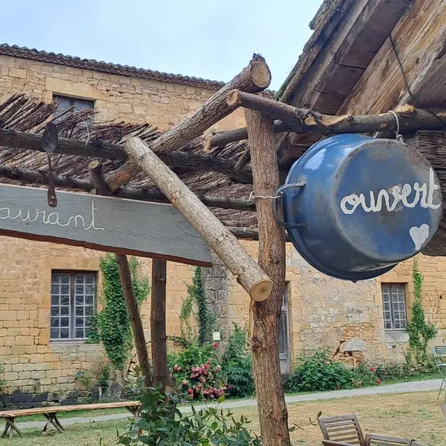 Auberge Cadouin 2