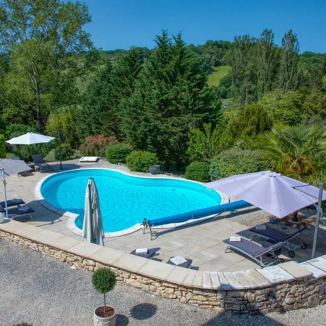 Domaine des Pierres Blanches Piscine 1