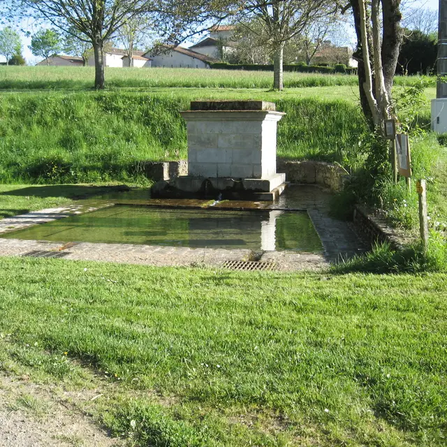 Douchapt - fontaine
