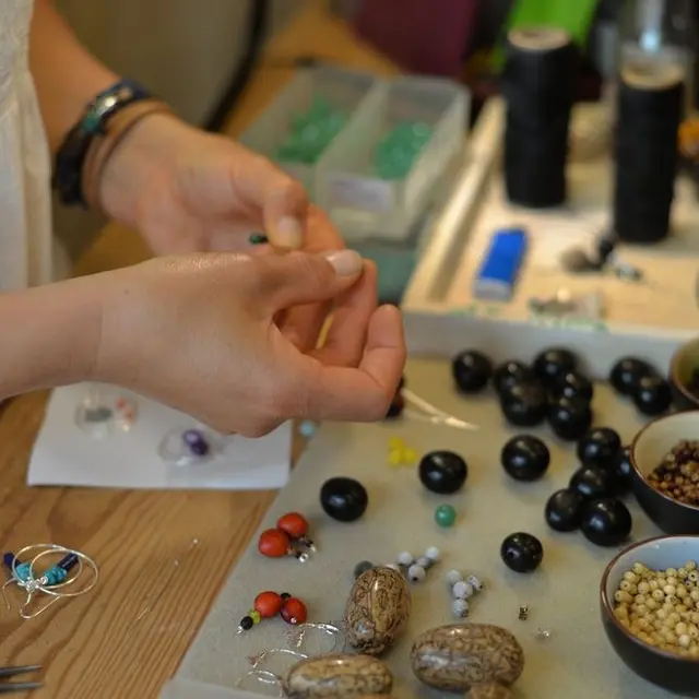 Graines-d-art-Monpazier-Ateliers-bijoux-naturels