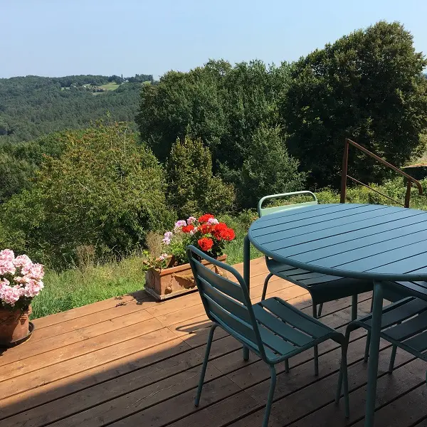HLO_Fanlac_Vue splendide sur la vallée_terrasse gite