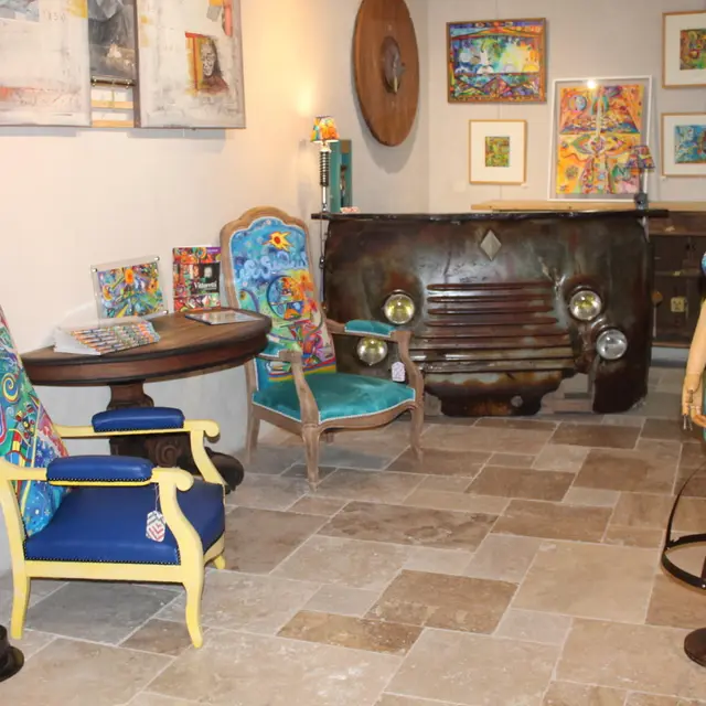 La Gallery