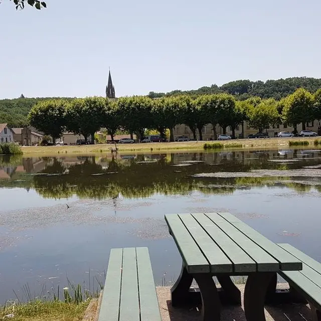 Lalinde - Table de pique-nique bord de l'eau bassin canal