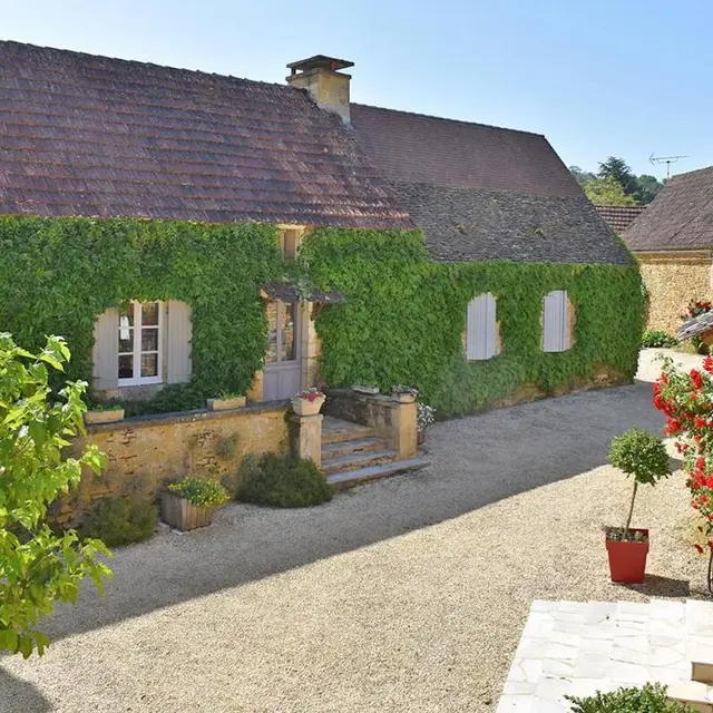 MENSAC avec piscine et spa proche de Sarlat (1)