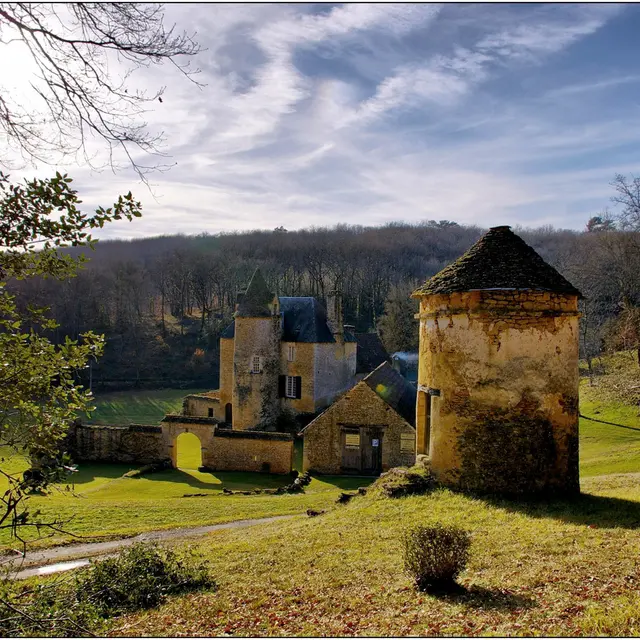 PROISSANS Dordogne Manoir du Cluzeau et pigeonnier