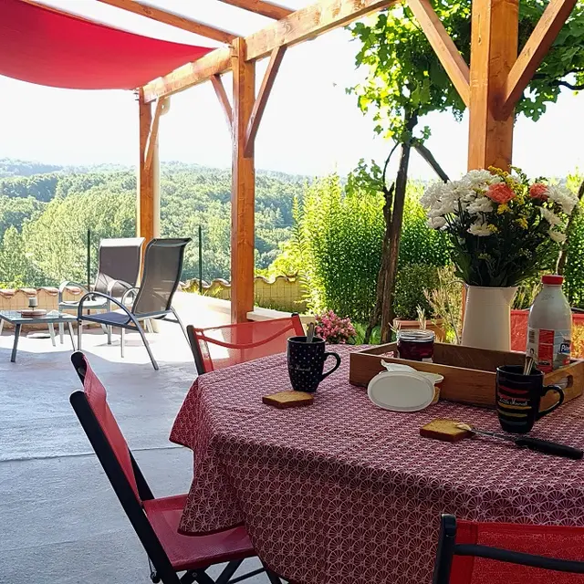Logis-de-Marthe-La table du petit-déjeuner