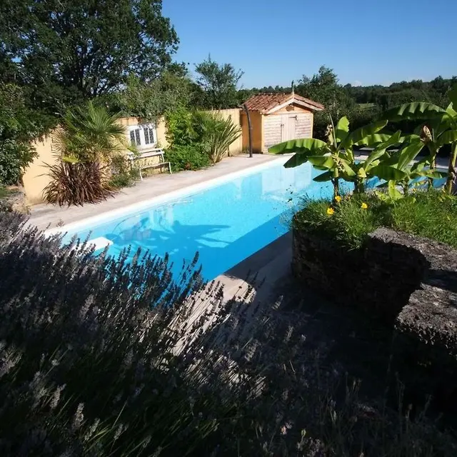 Piscine gite Le Peyrot