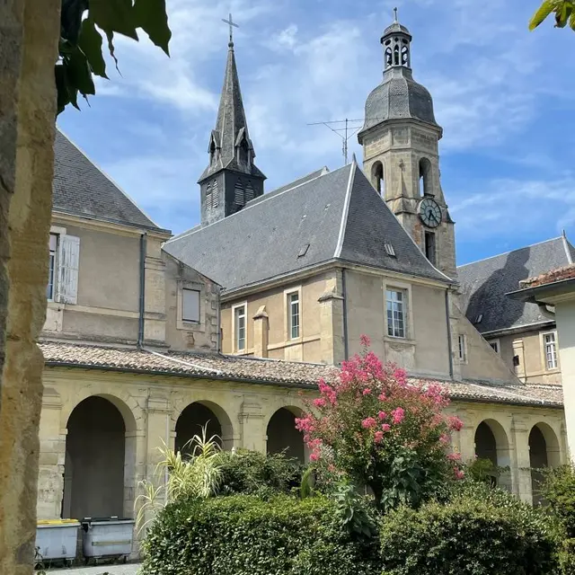 Vauclaire-cloitre-ext-Montpon