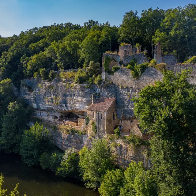 Village troglodytique de la Madeleine à Tursac@Déclic&Décolle