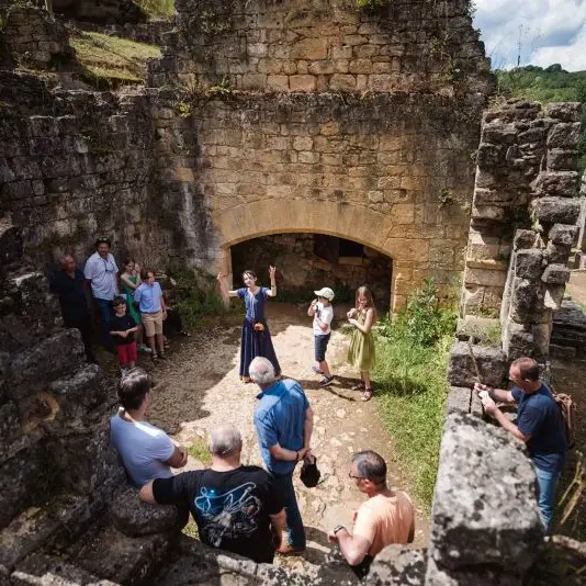 Visite-guidee-Chateau-medieval-Dordogne-Chateau-de-Commarque-CA-318-@ERphotos
