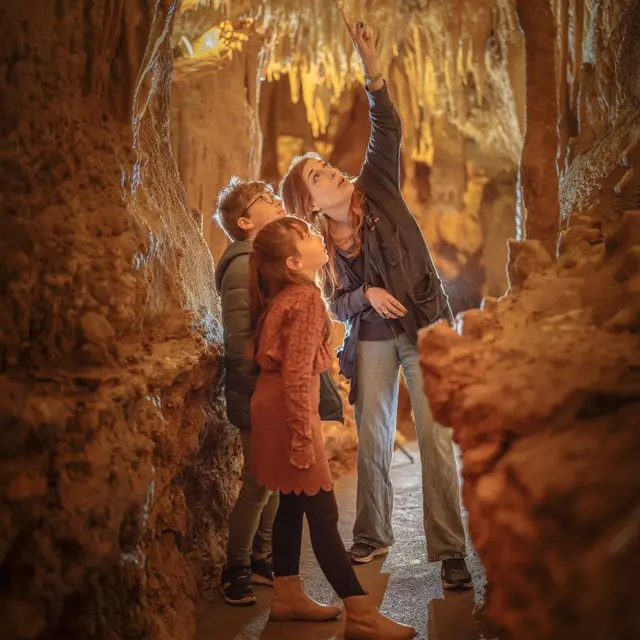 Visite enfants Grotte de Villars par Rémi Flament