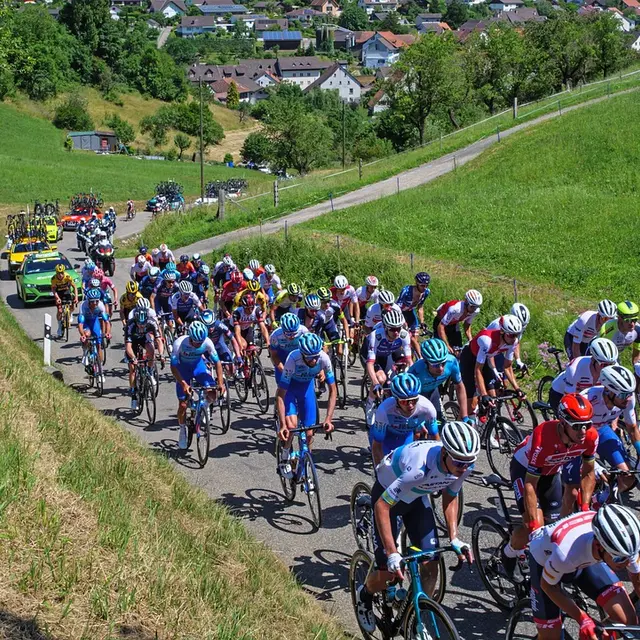 adege-cycling-race-7266513_1280